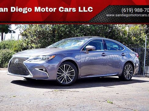 Used 2017 Lexus ES 350 w/ Luxury Package FWD image 1