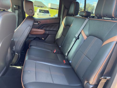 Used 2024 GMC Canyon AT4 w/ Technology Package AWD/4WD image 15