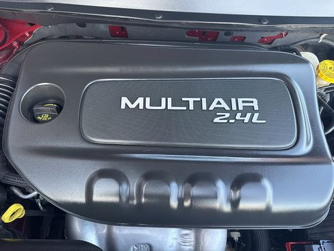 Used 2016 Jeep Cherokee Sport image 4