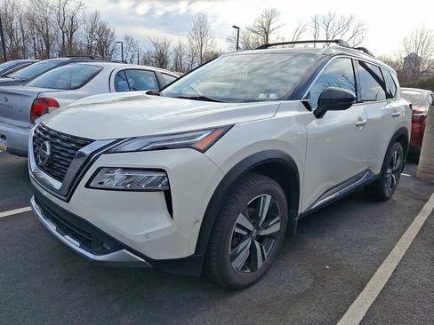 Used 2021 Nissan Rogue Platinum image 2