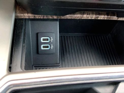 Certified 2019 Ford F250 Lariat w/ Chrome Package image 34