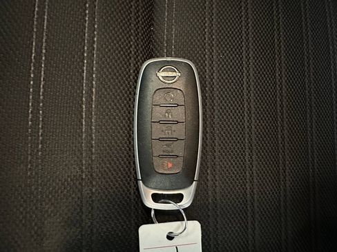 Used 2025 Nissan Rogue SV AWD/4WD image 17