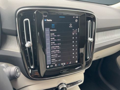 Certified 2024 Volvo XC40 B5 Plus w/ Climate Package image 23