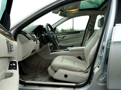 Used 2016 Mercedes-Benz E 350 Sedan image 23