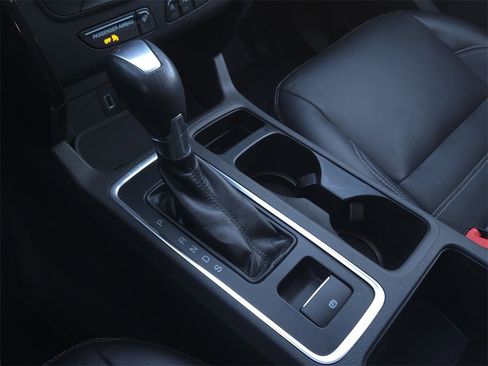 Used 2017 Ford Escape Titanium w/ Equipment Group 301A image 18