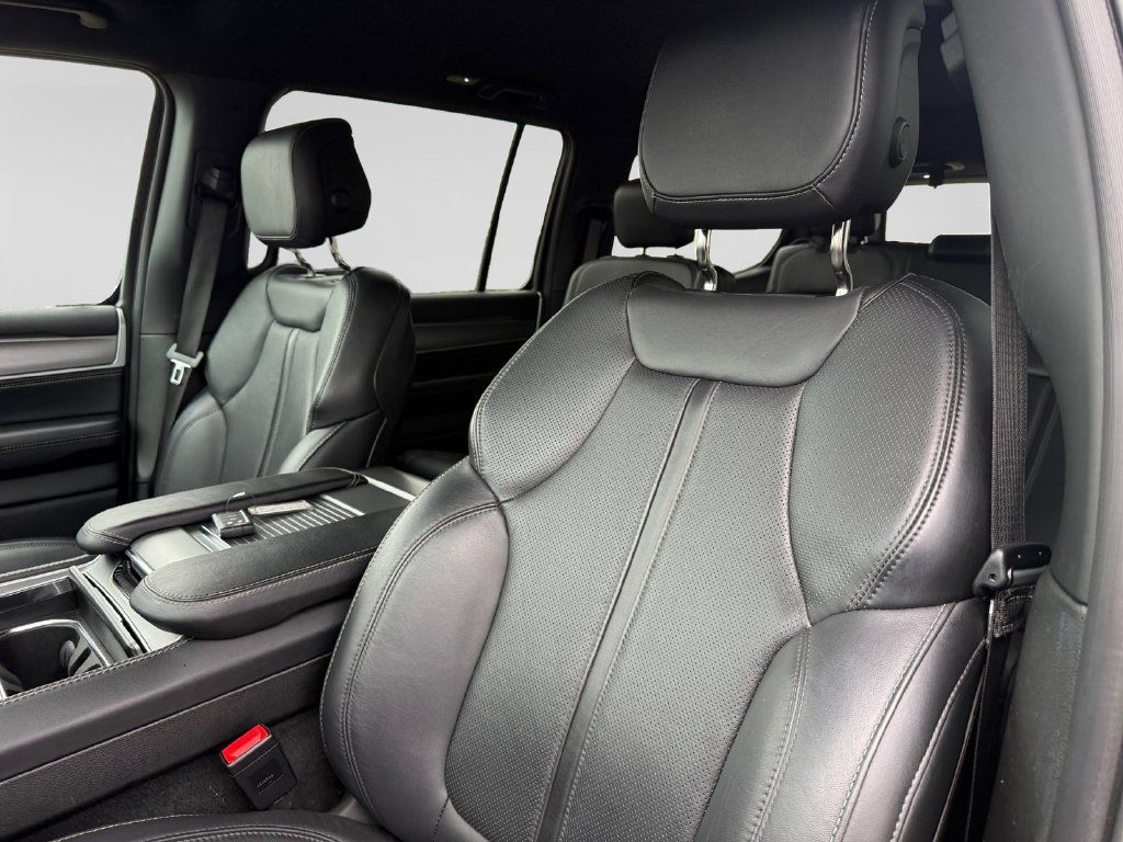 Used 2025 Jeep Wagoneer Series II AWD/4WD image 23