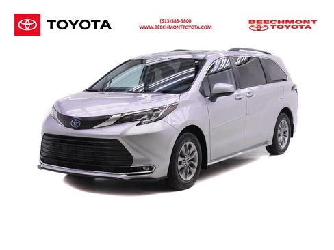 Used 2023 Toyota Sienna XLE FWD image 1