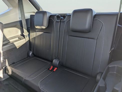 Certified 2023 Volkswagen Tiguan SE w/ Panoramic Sunroof Package image 17