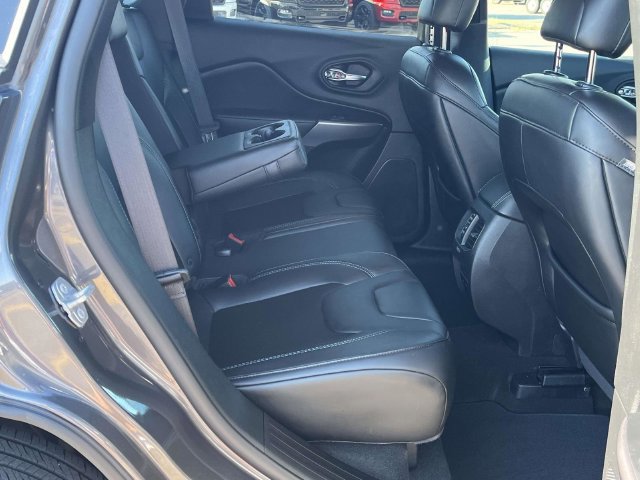 Used 2019 Jeep Cherokee Latitude Plus FWD image 21