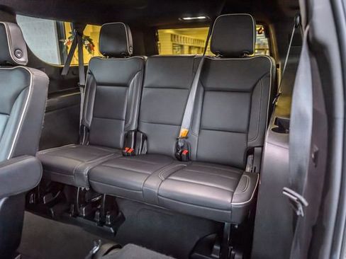 Used 2023 Chevrolet Suburban Premier image 21