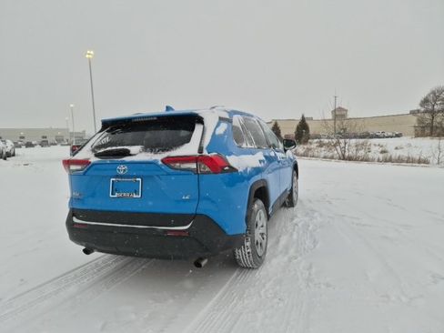 Used 2020 Toyota RAV4 LE image 5