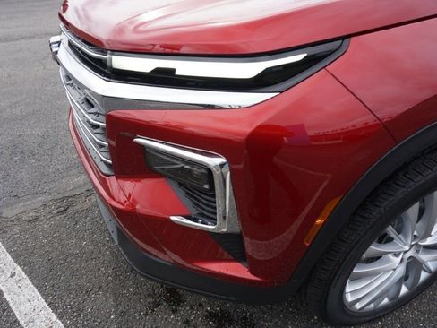 New 2025 Chevrolet Traverse LT w/ Driver Confidence Package AWD/4WD image 11