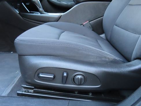 Used 2016 Chevrolet Malibu LT image 16