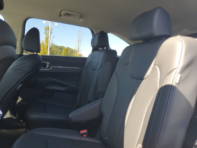 Used 2025 Kia Sorento EX AWD/4WD image 10
