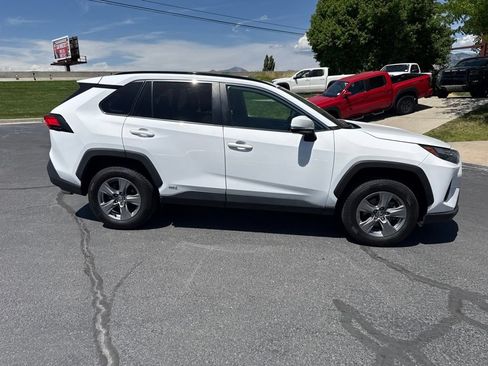 Used 2022 Toyota RAV4 XLE w/ Convenience Package AWD/4WD image 2