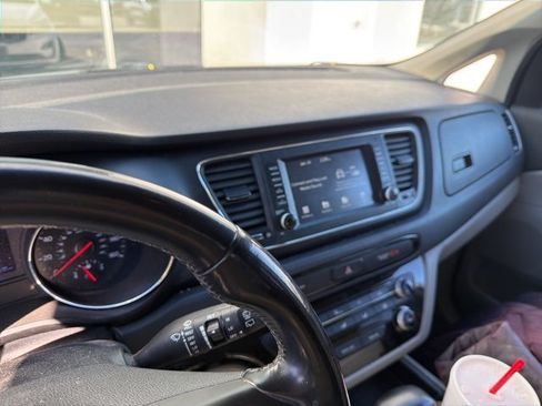 Used 2019 Kia Sedona EX image 8