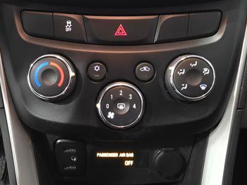 Used 2019 Chevrolet Trax LT w/ LT Convenience Package FWD image 21