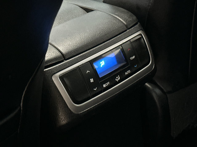 Used 2019 Toyota Highlander XLE AWD/4WD image 15