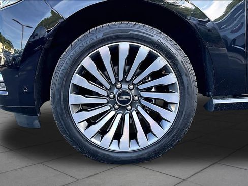 Used 2019 Lincoln Navigator Reserve AWD/4WD image 11