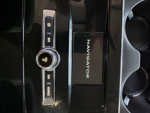 Used 2018 Lincoln Navigator Reserve w/ Technology Package AWD/4WD image 11
