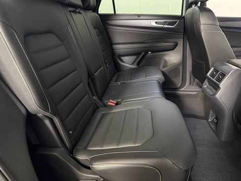Used 2024 Volkswagen Atlas Cross Sport SEL R-Line AWD/4WD image 31