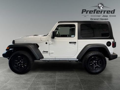 Used 2025 Jeep Wrangler Sport AWD/4WD image 10