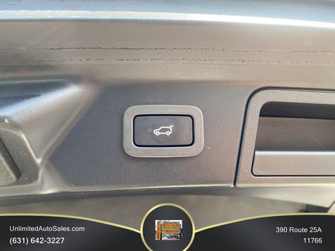 Used 2018 Land Rover Range Rover Velar R-Dynamic SE AWD/4WD image 14