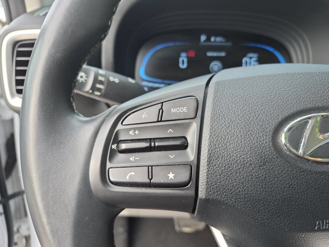 Used 2025 Hyundai Venue SEL FWD image 17