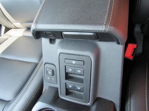 Used 2025 Ford Bronco Badlands AWD/4WD image 29