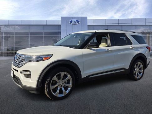 Used 2020 Ford Explorer Platinum w/ Premium Technology Package AWD/4WD image 2