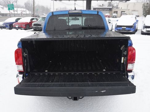 Used 2017 Toyota Tacoma TRD Off-Road image 17