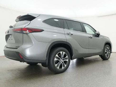 New 2026 Toyota Highlander XLE image 25