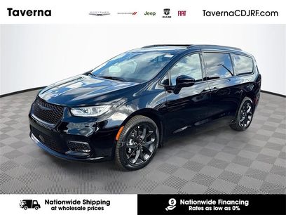 New 2026 Chrysler Pacifica Limited w/ S Appearance Package