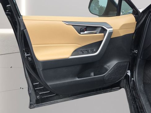 Used 2024 Toyota RAV4 XLE Premium image 66