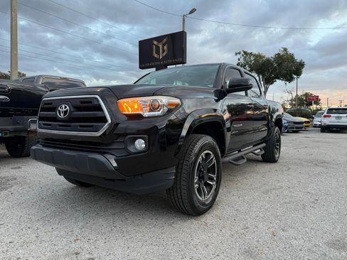 Used 2017 Toyota Tacoma SR5 image 1