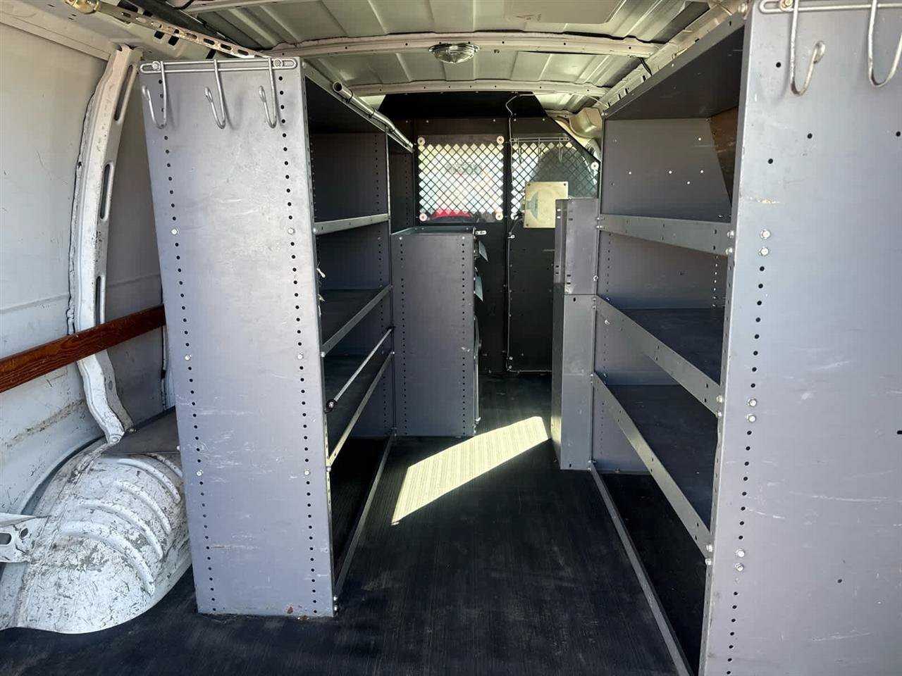 Used 2013 Chevrolet Express 2500 RWD image 16