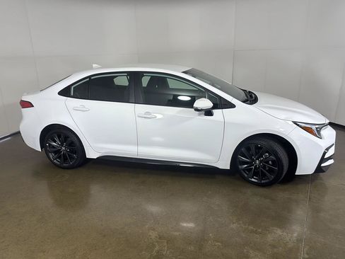 Used 2025 Toyota Corolla SE FWD image 9