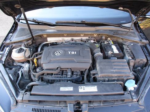 Used 2017 Volkswagen GTI SE FWD image 31