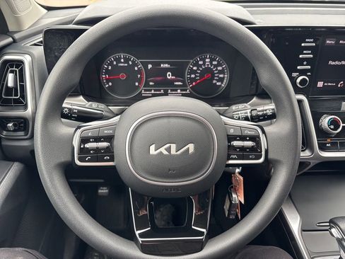 Used 2023 Kia Sorento LX AWD/4WD image 16