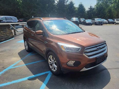 Used 2017 Ford Escape SE w/ Equipment Group 201A image 2