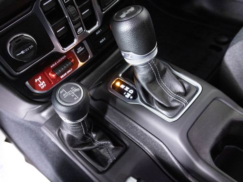 Used 2024 Jeep Wrangler Unlimited image 27