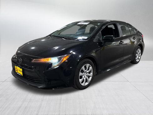 Certified 2025 Toyota Corolla LE FWD image 3