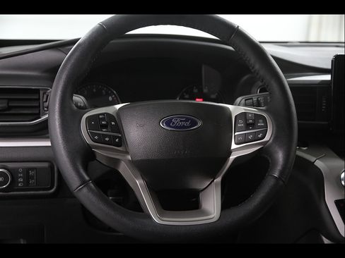 Used 2023 Ford Explorer XLT w/ Equipment Group 202A AWD/4WD image 8