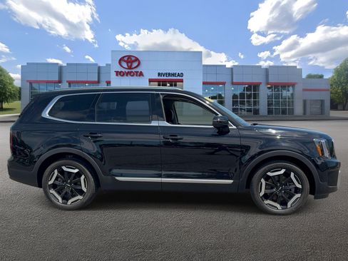 Used 2023 Kia Telluride EX AWD/4WD image 3