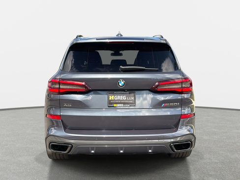Used 2021 BMW X5 M50i image 4