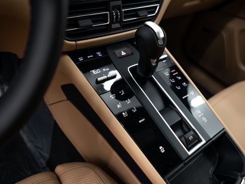 Certified 2026 Porsche Macan AWD/4WD image 16