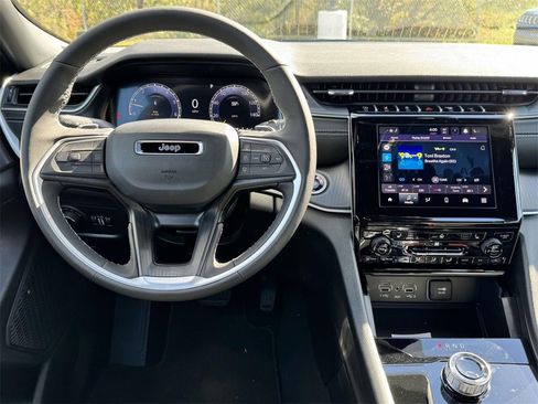 New 2025 Jeep Grand Cherokee Altitude image 17