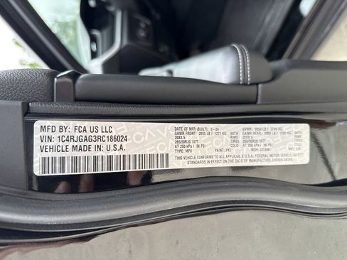 Used 2024 Jeep Grand Cherokee Altitude RWD image 27