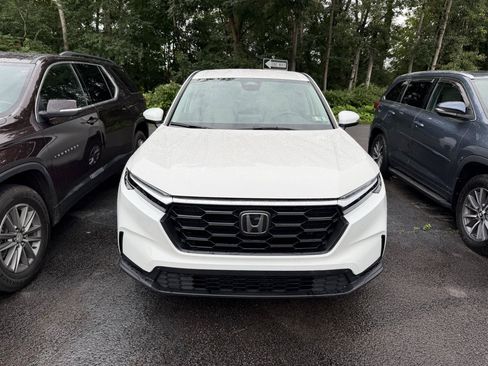 Used 2023 Honda CR-V LX image 2