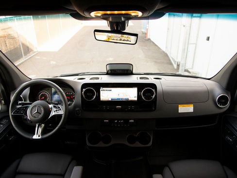 New 2025 Mercedes-Benz Sprinter 2500 image 17
